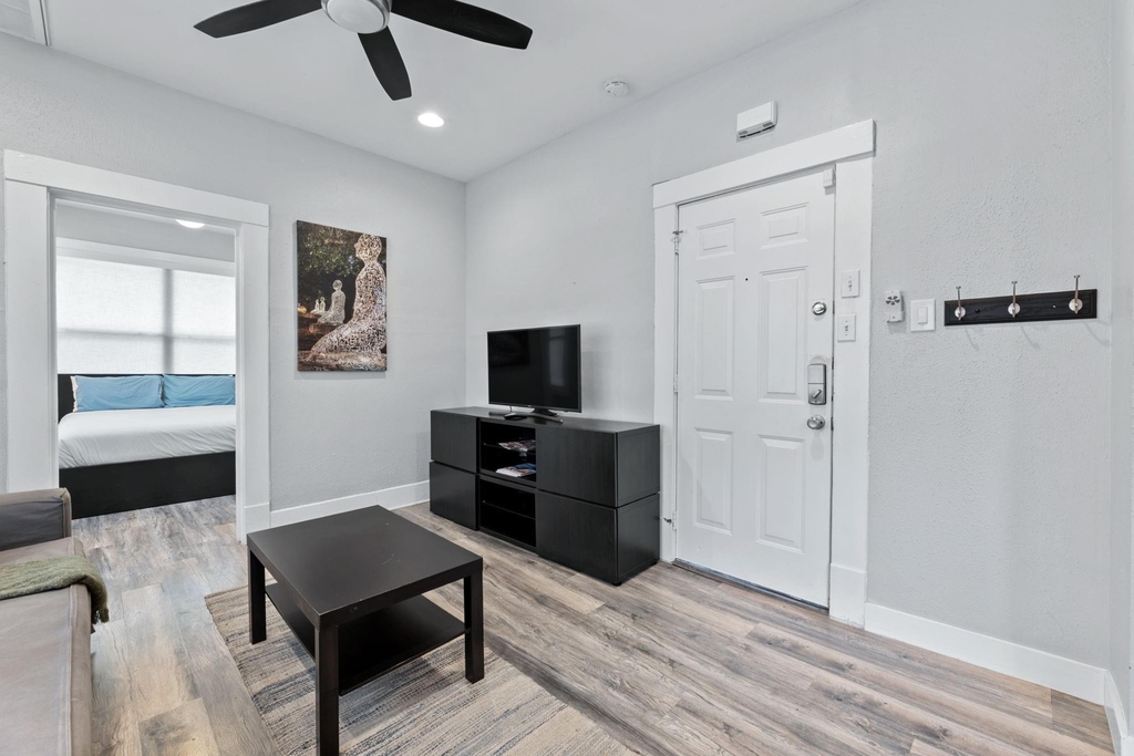 412 Drew Street - Photo 2