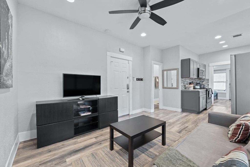 412 Drew Street - Photo 1