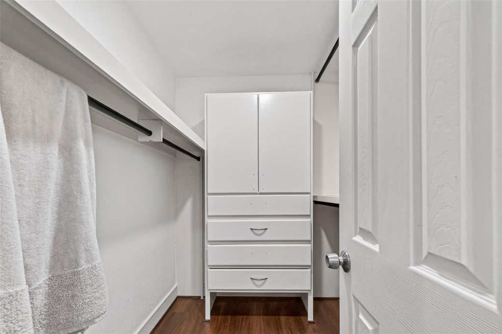 7030 Sidney Street - Photo 15