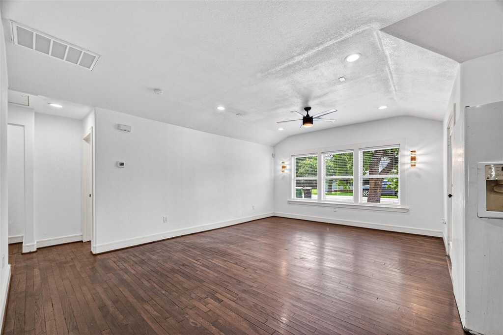 7030 Sidney Street - Photo 8