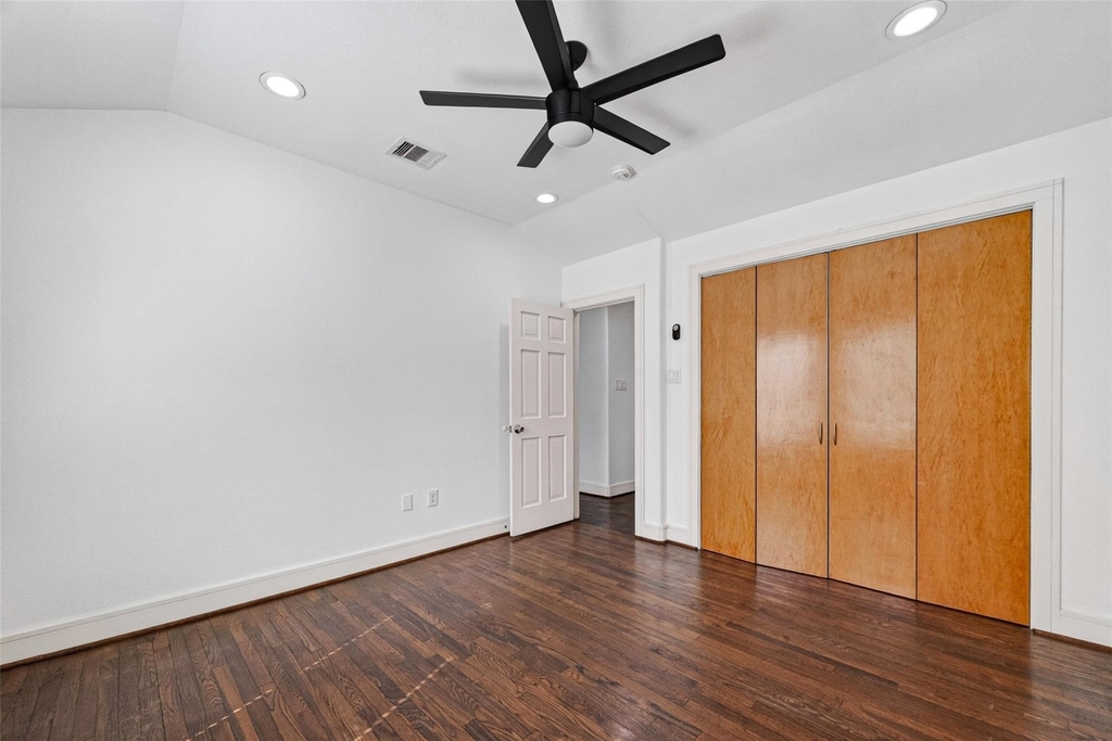 7030 Sidney Street - Photo 21