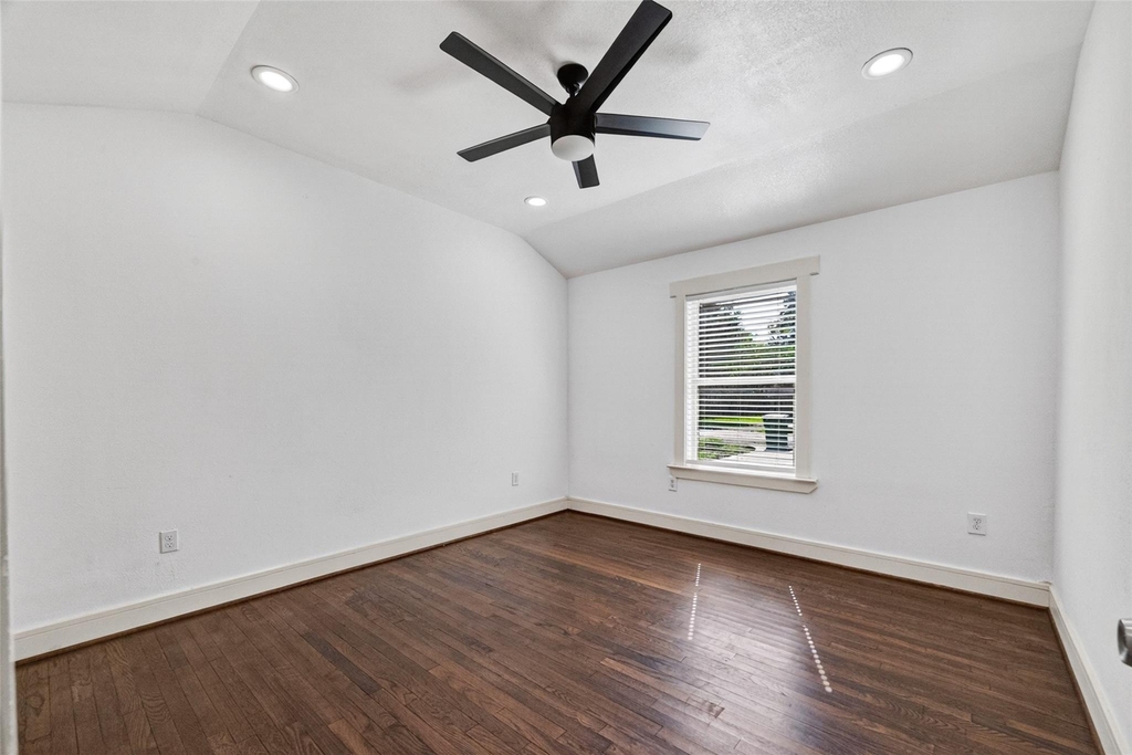 7030 Sidney Street - Photo 20