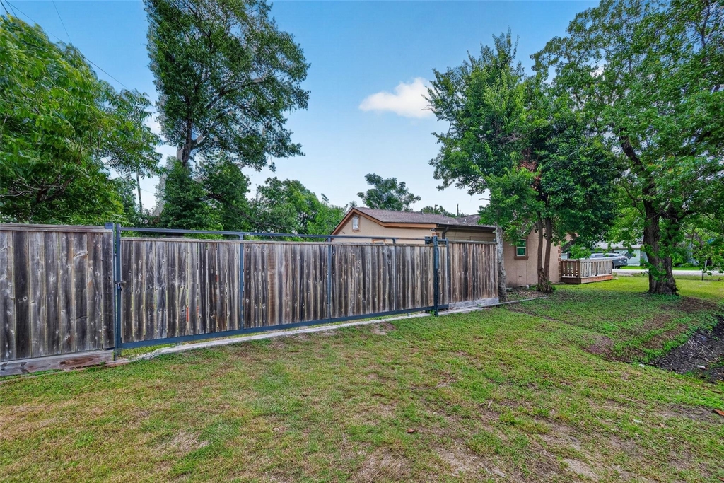 7030 Sidney Street - Photo 31