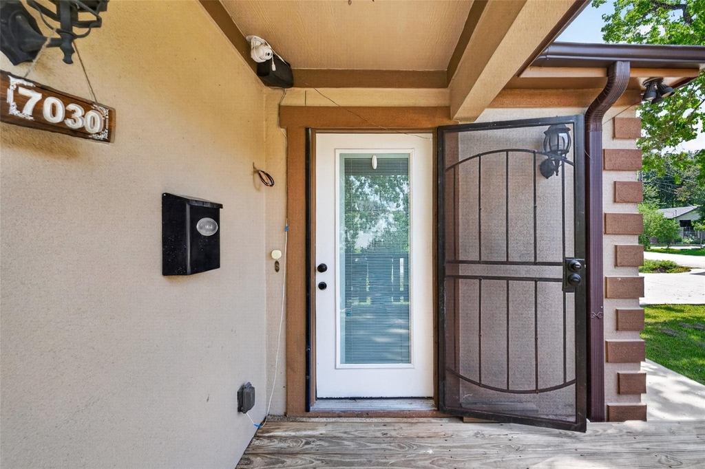 7030 Sidney Street - Photo 4