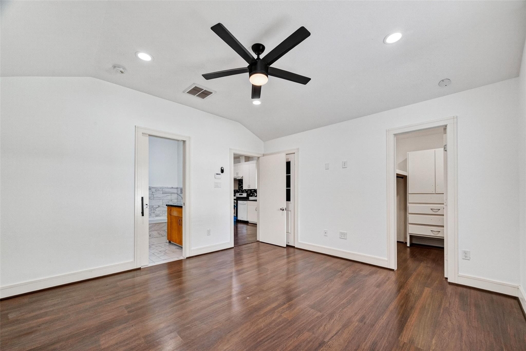 7030 Sidney Street - Photo 14