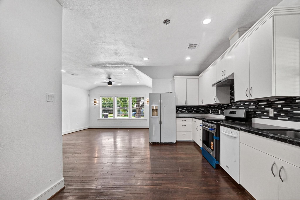 7030 Sidney Street - Photo 12