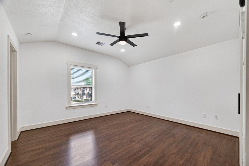7030 Sidney Street - Photo 13
