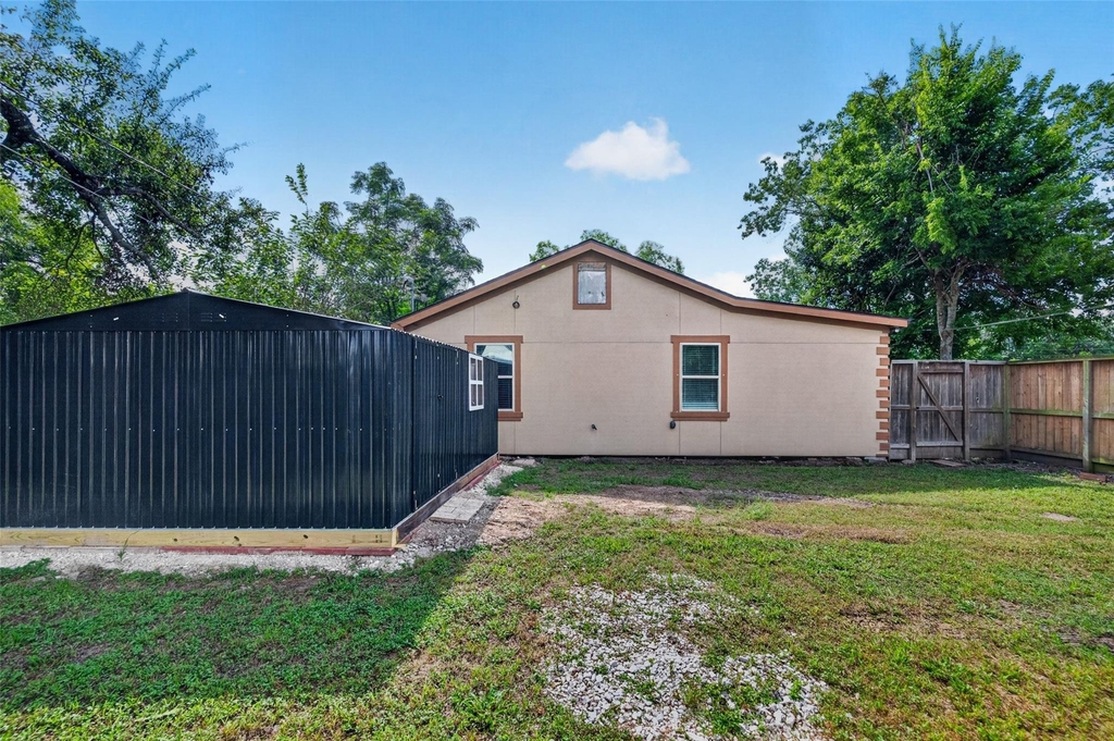7030 Sidney Street - Photo 30