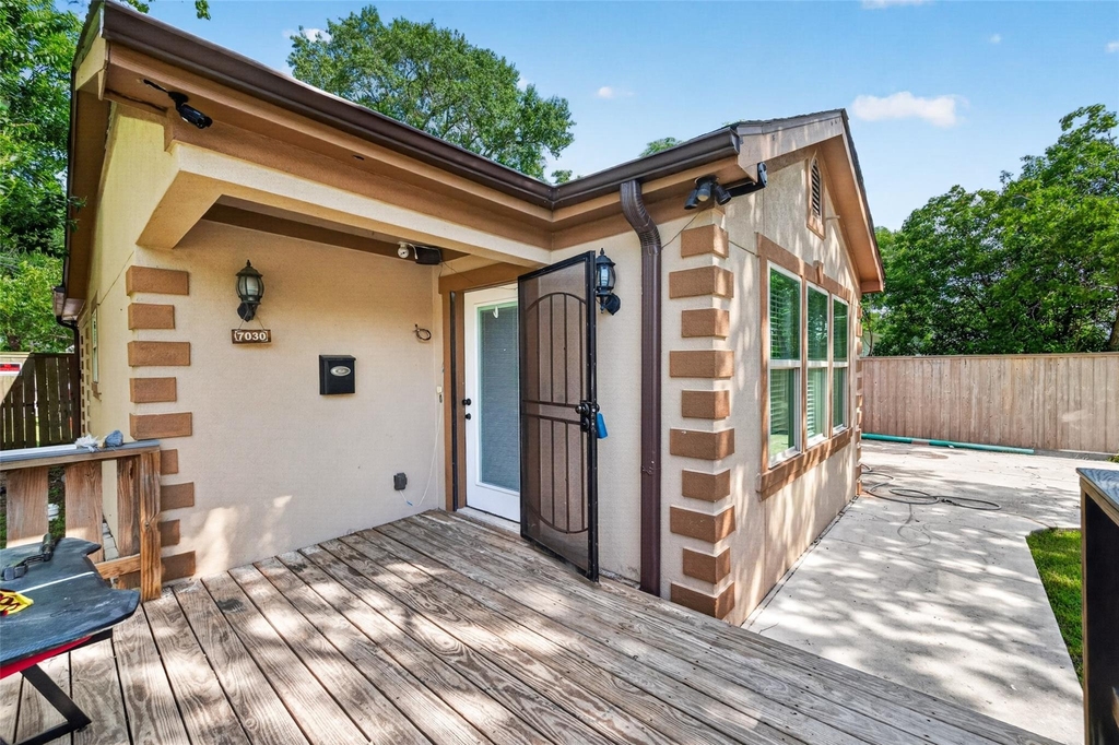 7030 Sidney Street - Photo 3