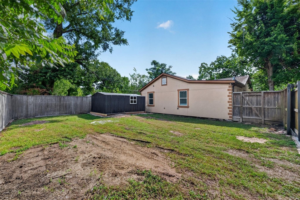 7030 Sidney Street - Photo 29