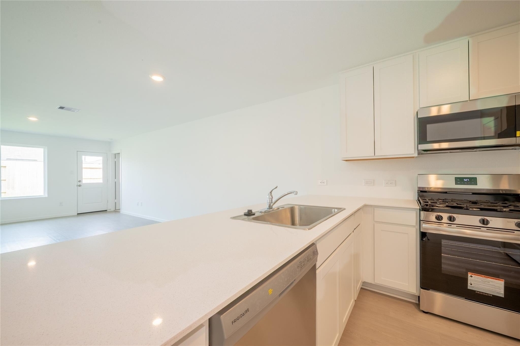 6147 Sunburst Scarlet Street - Photo 18