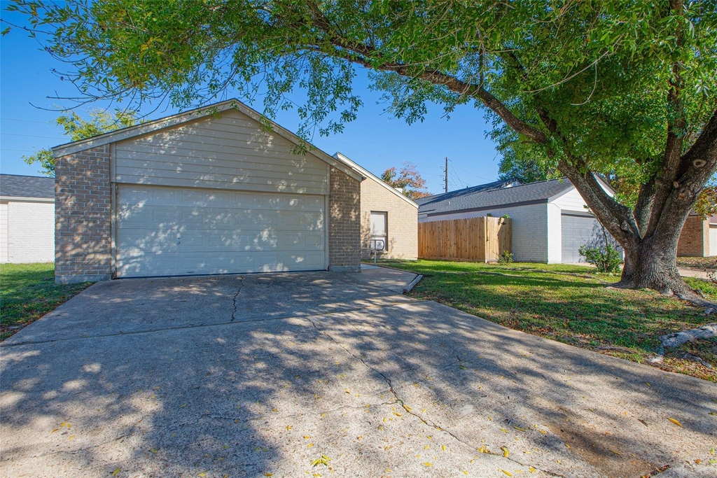 16042 Bear Hill Drive - Photo 3