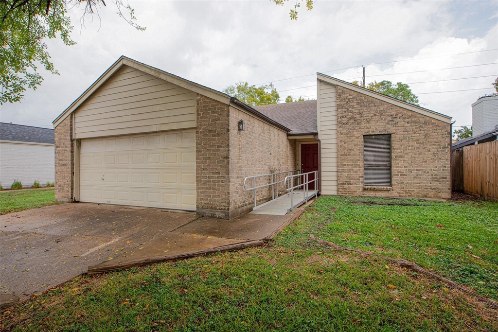 16042 Bear Hill Drive - Photo 2