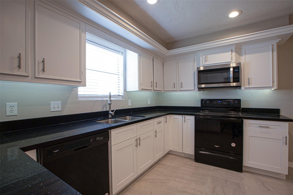 16042 Bear Hill Drive - Photo 16