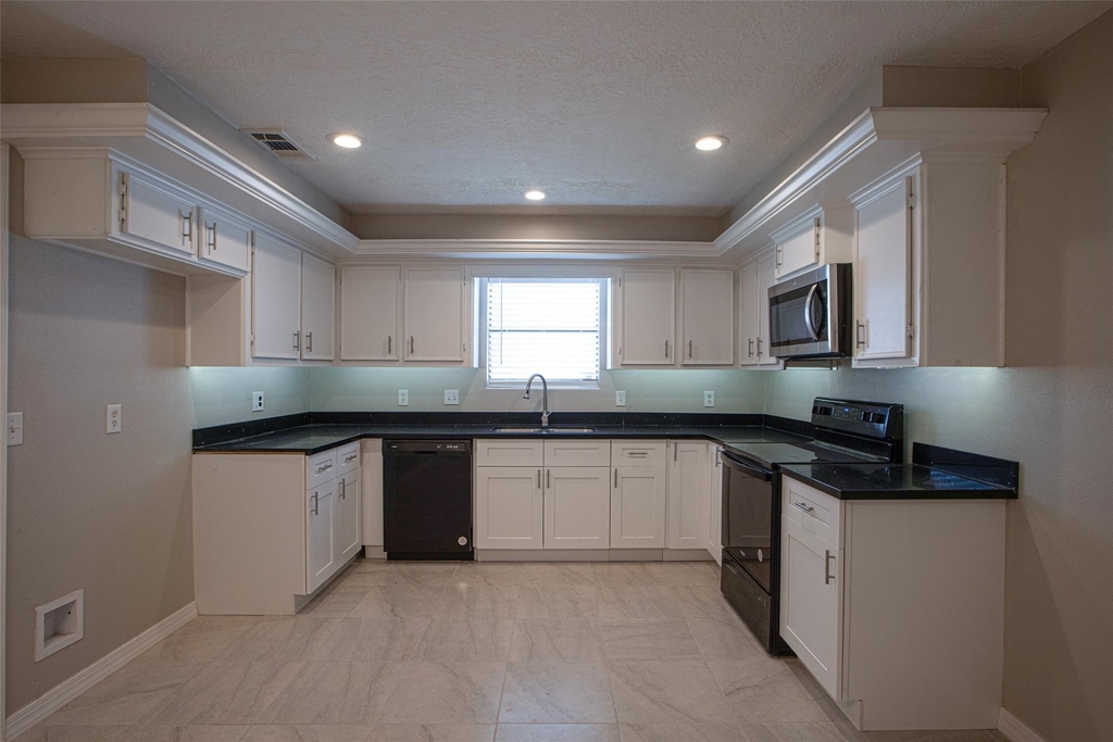 16042 Bear Hill Drive - Photo 5