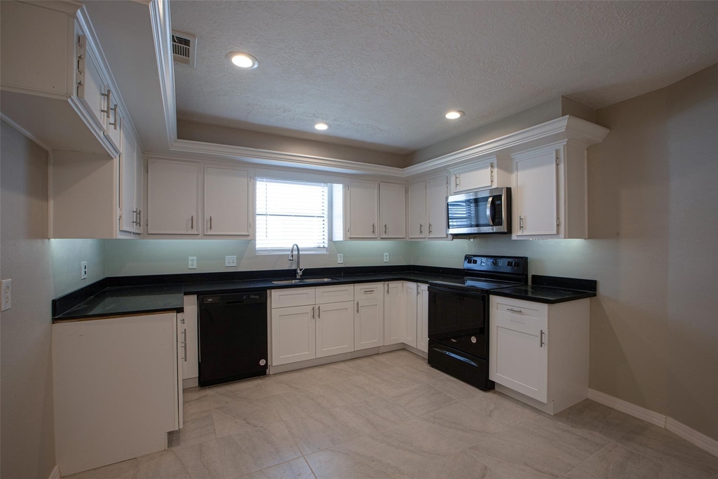 16042 Bear Hill Drive - Photo 14