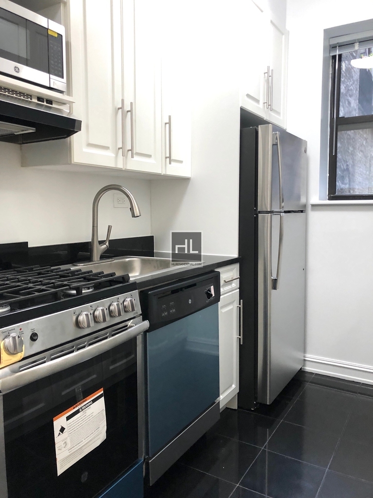 East 51 Street - Photo 0