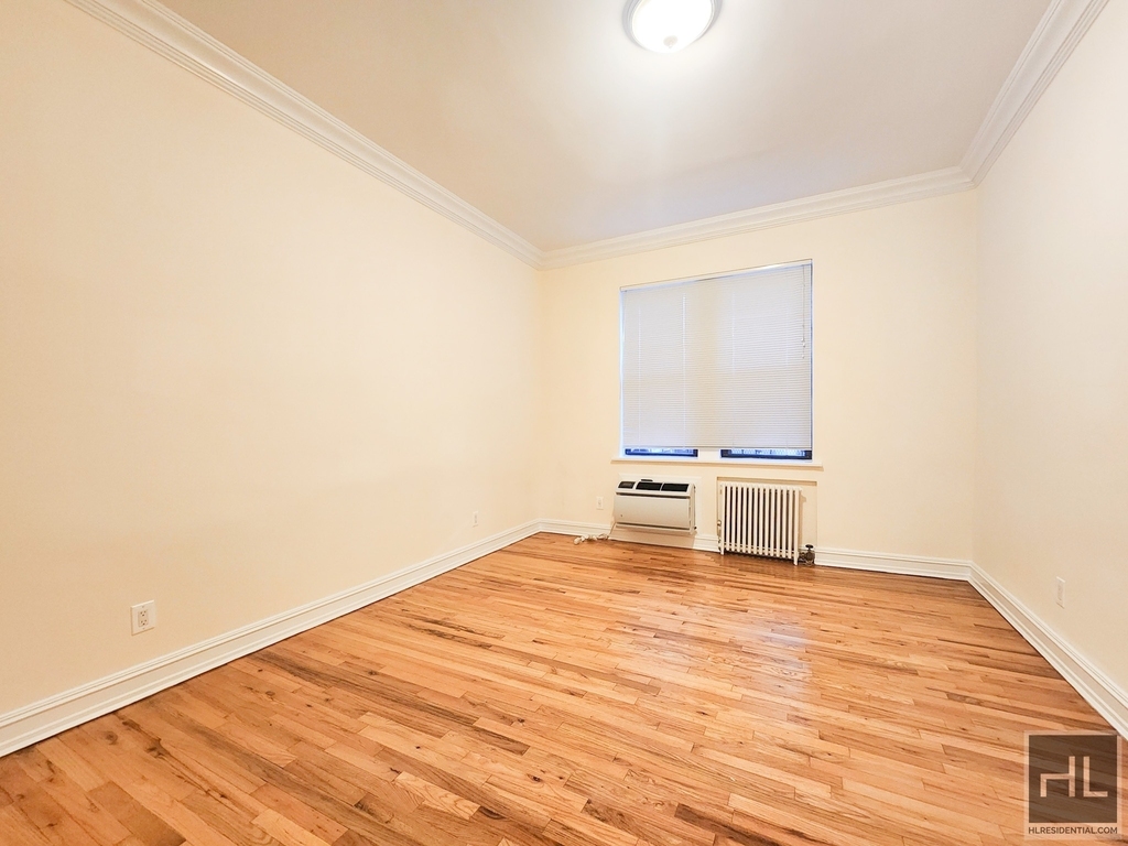 East 51 Street - Photo 2