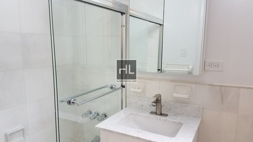 East 51 Street - Photo 1