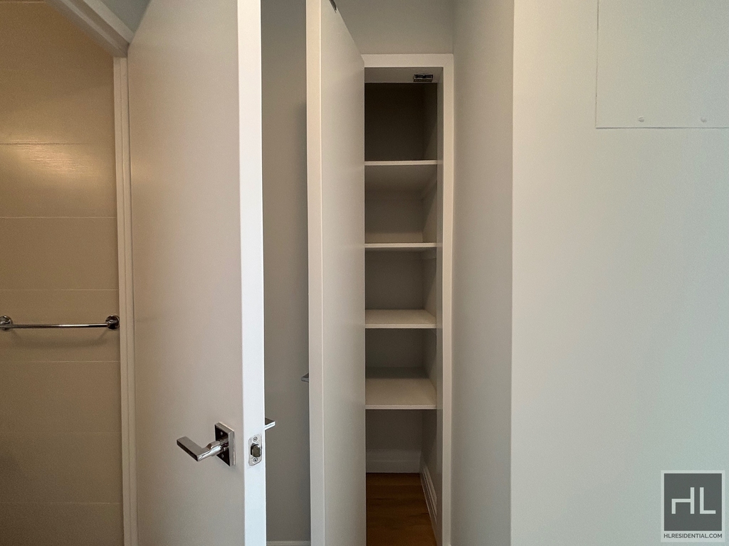 West 48th Street - Photo 4