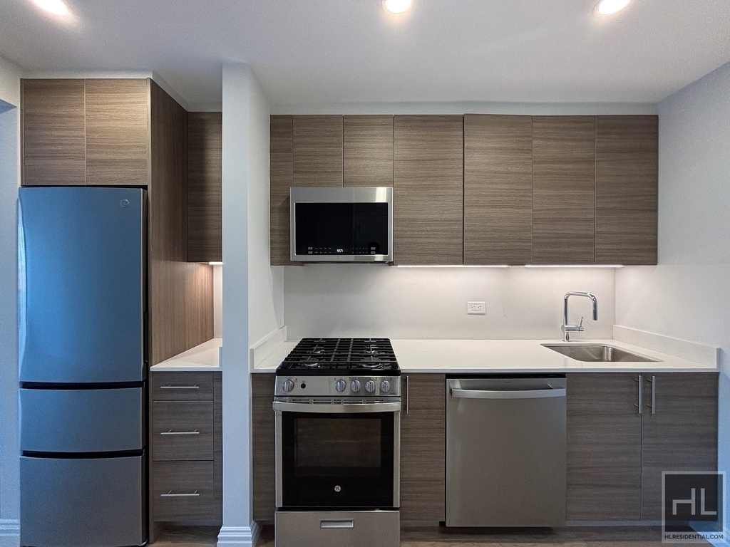 West 48th Street - Photo 1