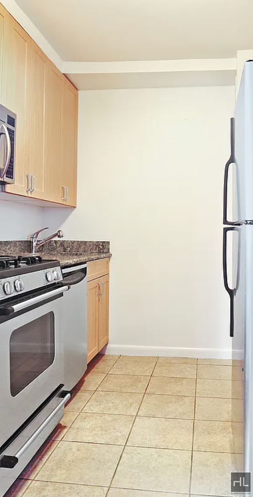 West 48th Street - Photo 4