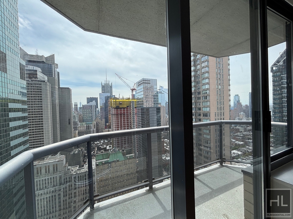 West 48th Street - Photo 1