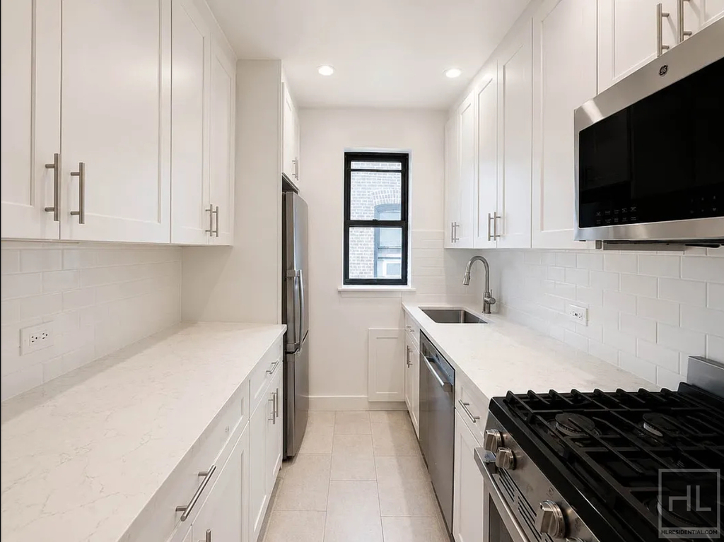 East 12th Street - Photo 2