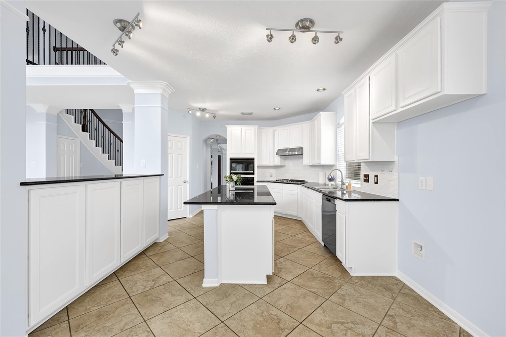 6103 Sebastian Hill - Photo 10
