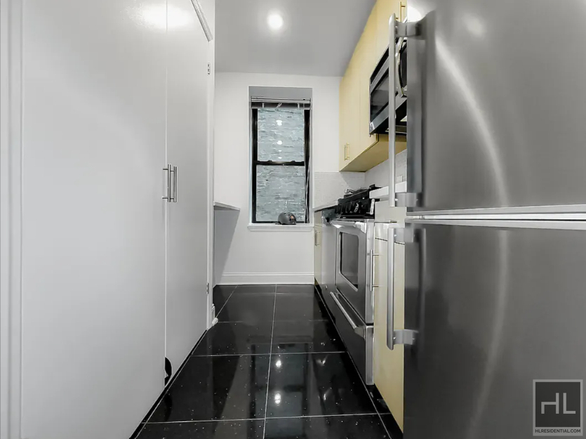 East 58 Street - Photo 2