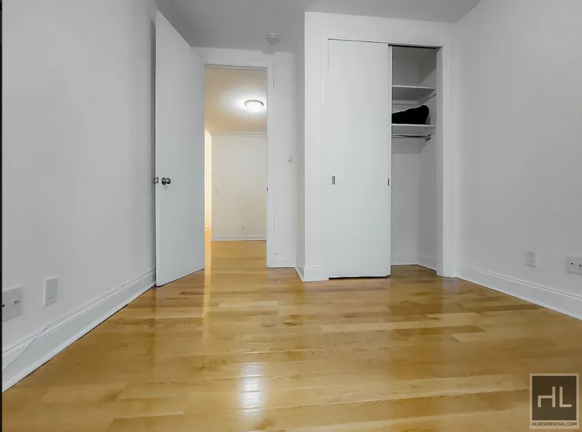 East 58 Street - Photo 1