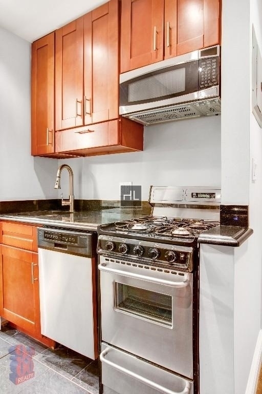 West 53 Street - Photo 4