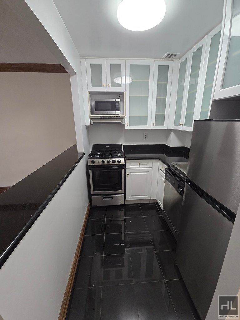East 36 Street - Photo 5