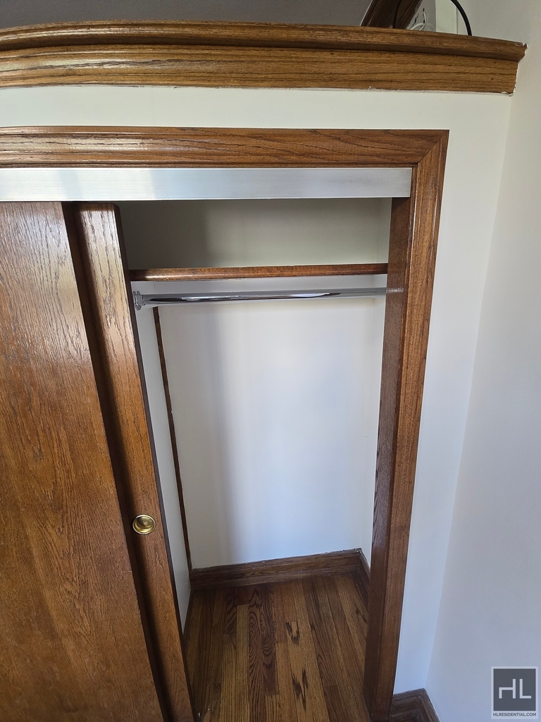 East 36 Street - Photo 7