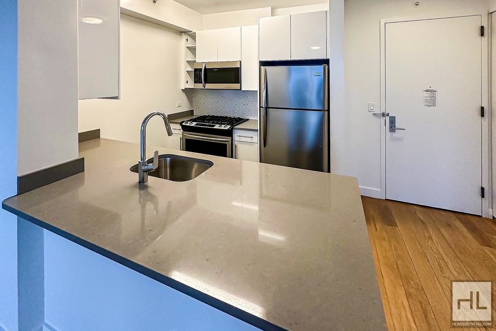 West 57th Street - Photo 3
