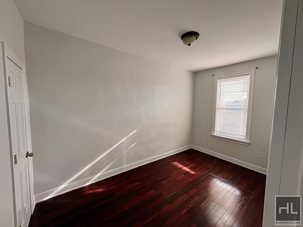 Logan Avenue - Photo 4