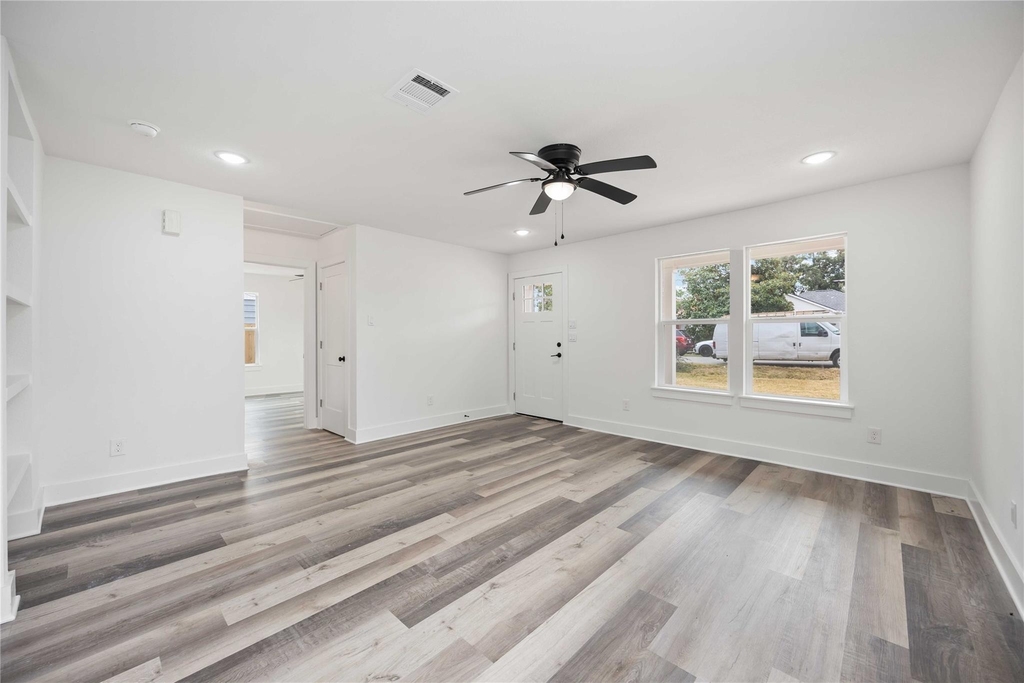 3405 Mount Pleasant Street - Photo 2