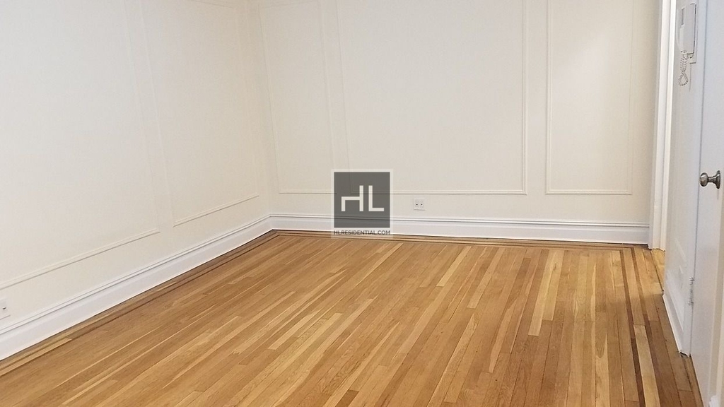 East 51 Street - Photo 1