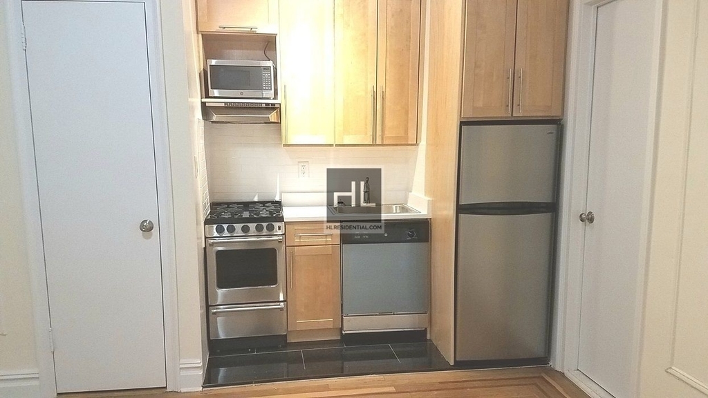 East 51 Street - Photo 3
