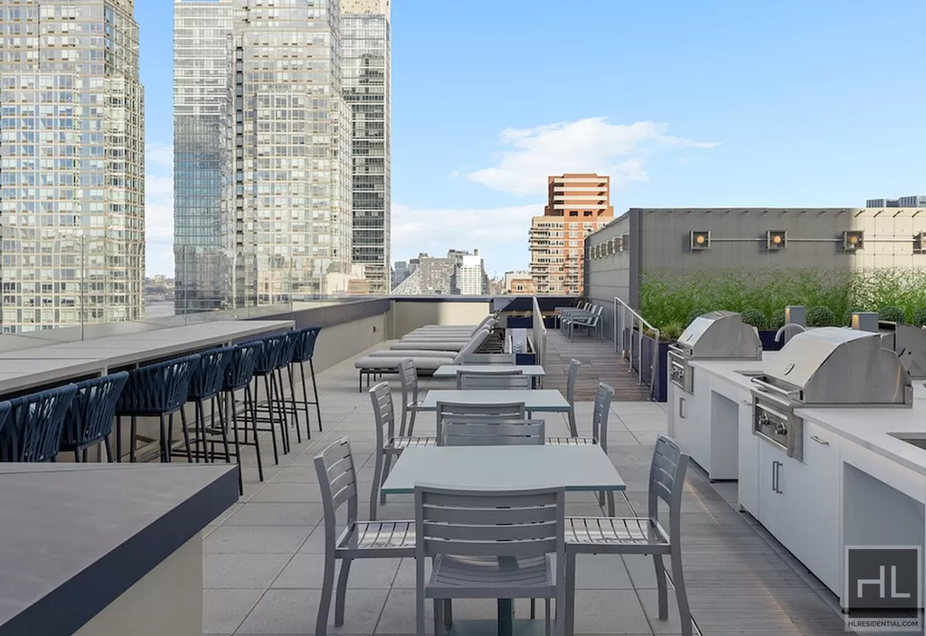 West 38th Street - Photo 12