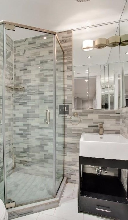 W 52nd St. - Photo 7