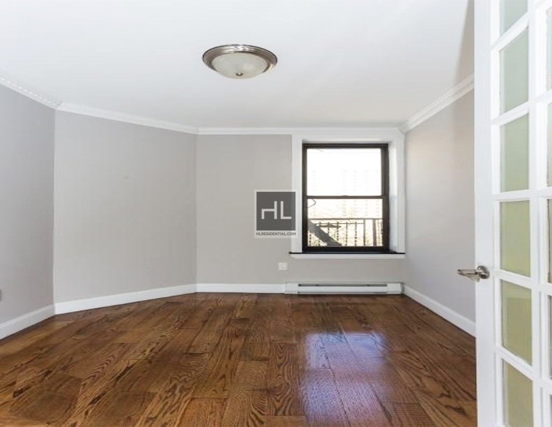 W 52nd St. - Photo 6