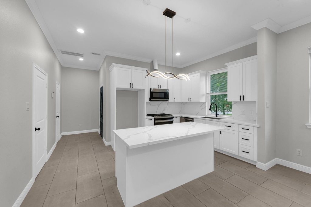 5020 Sayers Street - Photo 0