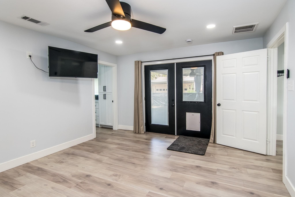 712 Clarence Street - Photo 14