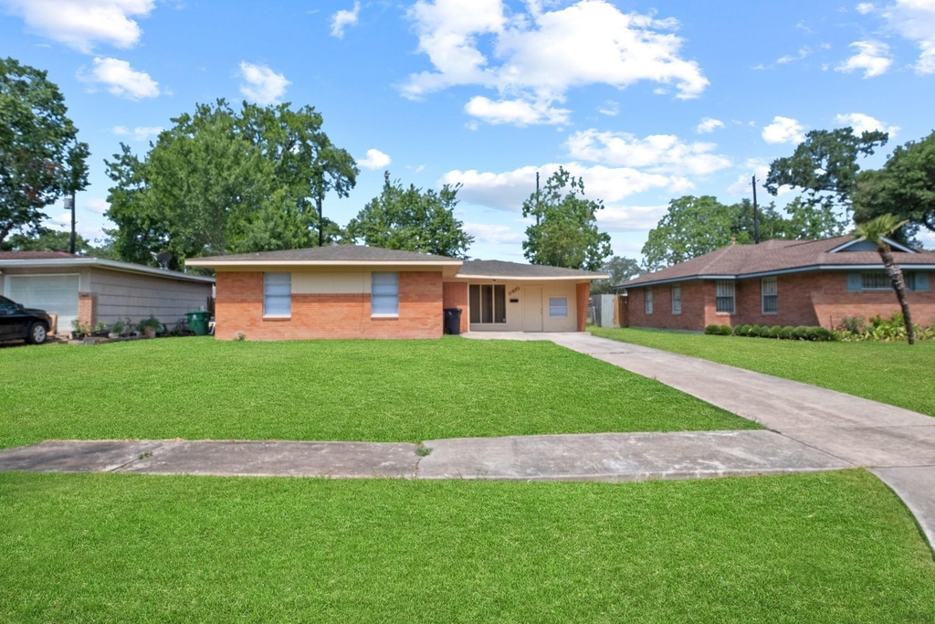 8410 Bob White Drive - Photo 0