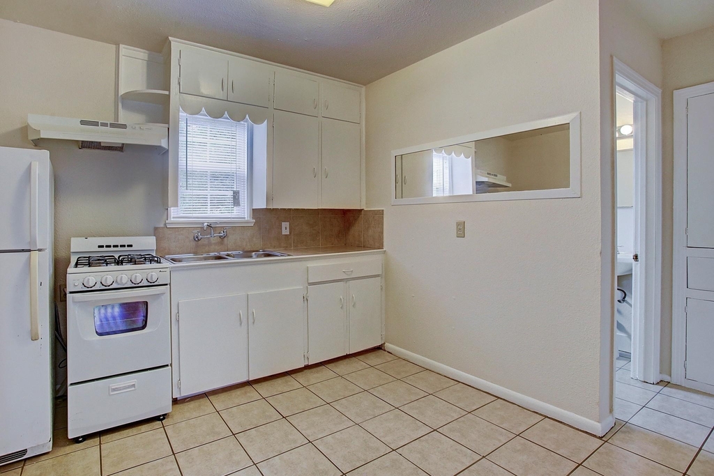 2202 Park Street - Photo 3