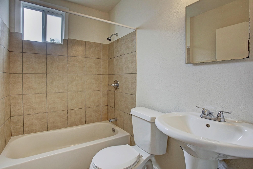 2202 Park Street - Photo 8
