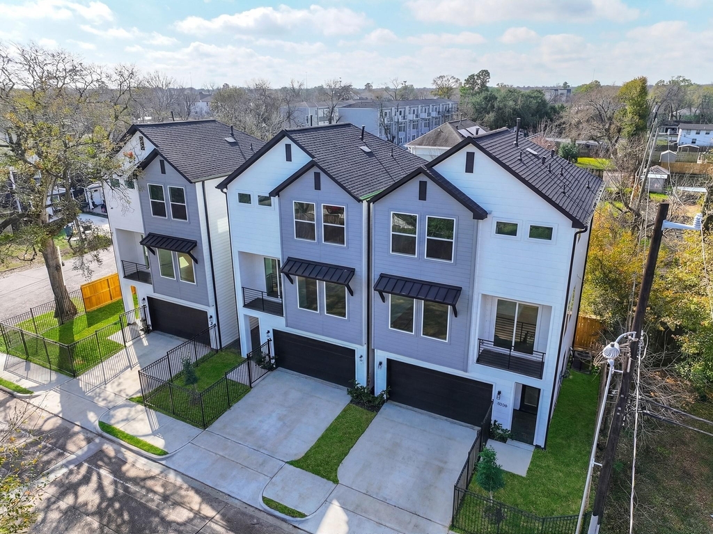 4012 Yellowstone Boulevard - Photo 0