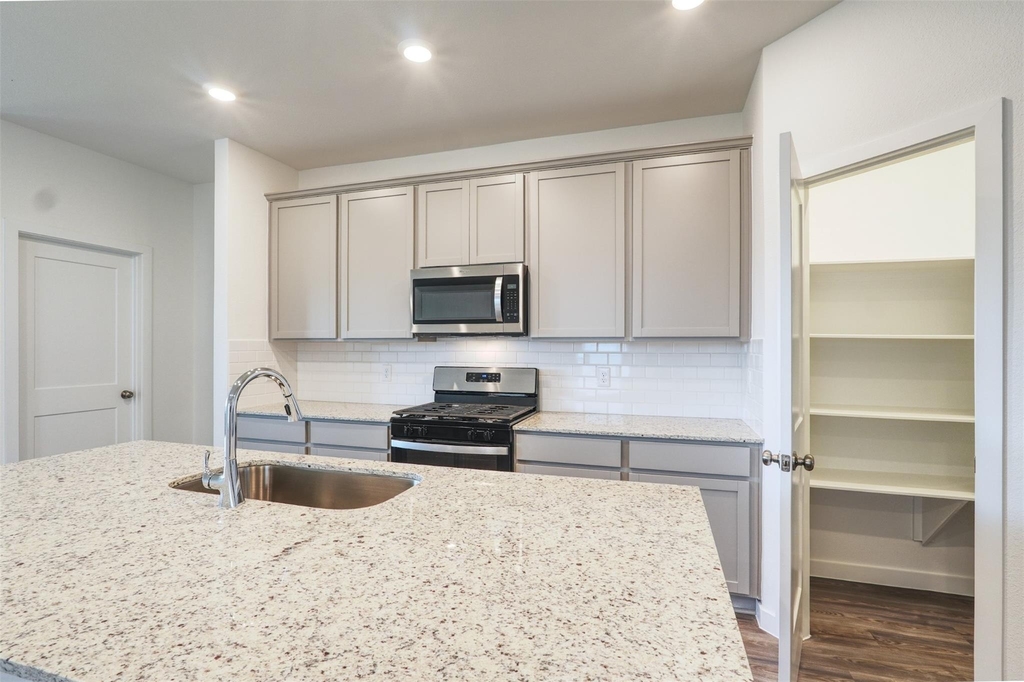 3918 Windy Whisper Drive - Photo 8