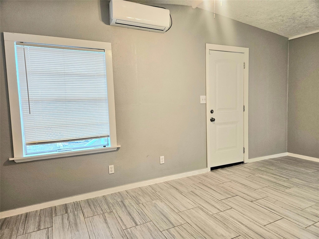 4419 W Bayshore Drive - Photo 1